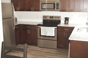 Micro-ondes, four, plaque de cuisson, lave-vaisselle