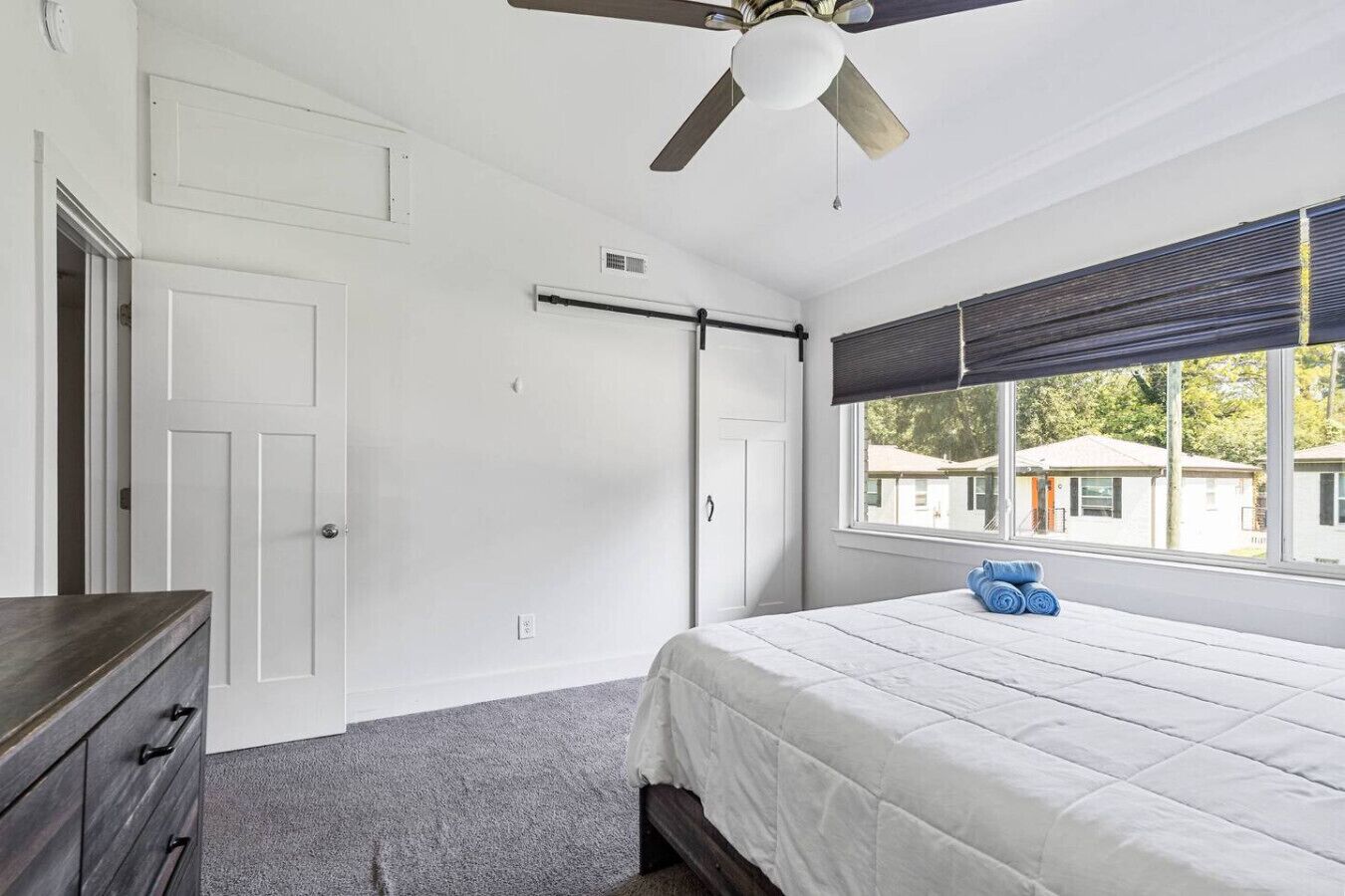 Iron/ironing board, free WiFi, bed sheets