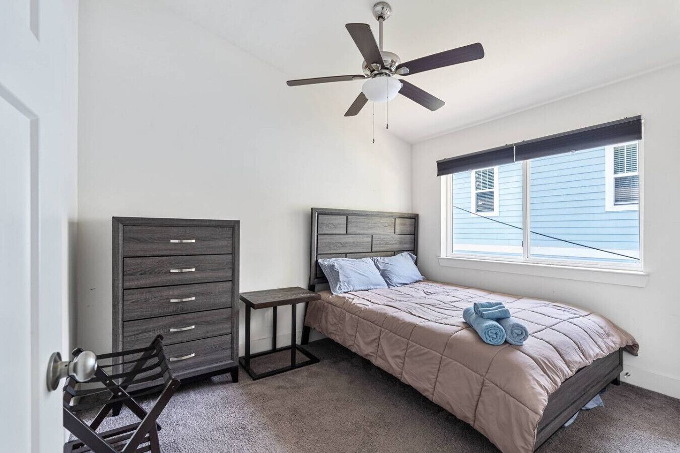 Iron/ironing board, free WiFi, bed sheets