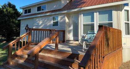 Charming 2-bedroom cottage located on wedding venue property in Palestine, TX