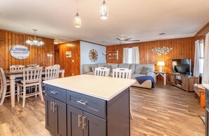 Interior - Flip Flops Forever - KDH MP 9.5, Ocean View, 200 Yds to Beach, Hot Tub, Pets OK, Flex Stays (Kill Devil Hills)