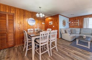 Dining - Flip Flops Forever - KDH MP 9.5, Ocean View, 200 Yds to Beach, Hot Tub, Pets OK, Flex Stays (Kill Devil Hills)