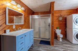 Shower - Flip Flops Forever - KDH MP 9.5, Ocean View, 200 Yds to Beach, Hot Tub, Pets OK, Flex Stays (Kill Devil Hills)