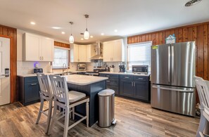 Fridge, microwave, oven, stovetop - Flip Flops Forever K1432. Ocean View, Hot Tub, Pets OK (Kill Devil Hills)