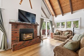 Smart TV, fireplace