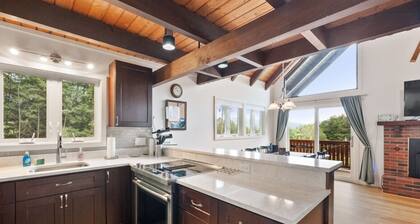 Mountain View Chalet w/Amenities