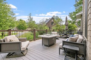 Terrace/patio - Stunning Custom Home w/ Views (Lincoln)