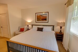 4 bedrooms, iron/ironing board, WiFi, bed sheets - Riverside on South Peak *Hot Tub (Lincoln)