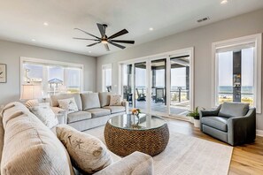 TV, peis og bordtennis