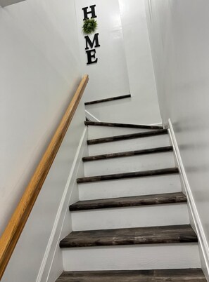 Interior - Cozy 3-bedroom apartment in nice Queens near JFK & UBS Arena with WiFi, AC (Queens)