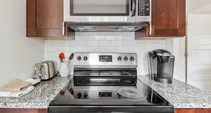 2BR Bungalow 306C Close to Charlotte’s Uptown