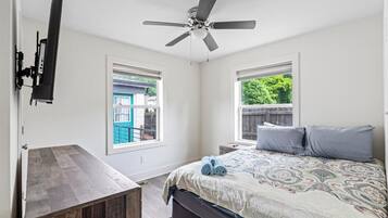 2 habitaciones, tabla de planchar con plancha, wifi y ropa de cama