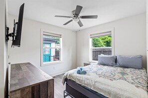 Iron/ironing board, WiFi, bed sheets