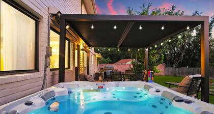 Cozy 6-bedroom house with Pool, Game Room, Fire Pit ,Hot Tub, Mini Golf