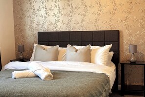 2 chambres, fer et planche à repasser, Wi-Fi, draps fournis