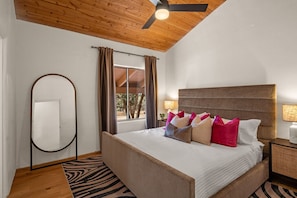 8 bedrooms, desk, iron/ironing board, travel cot