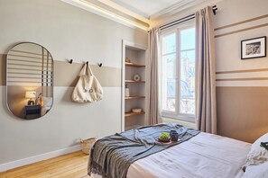 Silitysrauta/-lauta, Wi-Fi, vuodevaatteet