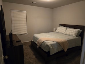 5 habitaciones, tabla de planchar con plancha, wifi y ropa de cama