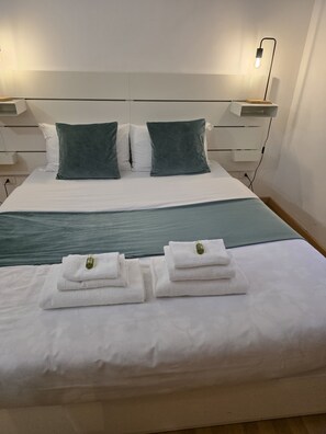 2 quartos, ferros/tábuas de passar roupa, Wi-Fi, roupa de cama