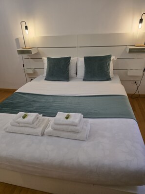 2 quartos, ferros/tábuas de passar roupa, Wi-Fi, roupa de cama