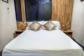 6 bedrooms, in-room safe, iron/ironing board, free WiFi