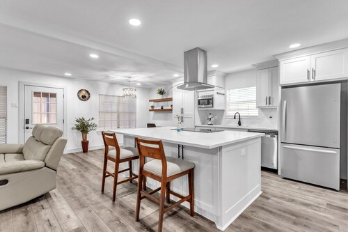 Horizon Retreat  Nr Lake Ray Hubbard - Rockwall/Heath/Dallas.
4bed 3bath 2000 sq