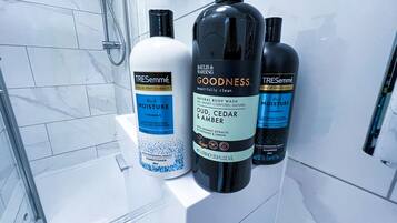 Hårtørrer, håndklæder, Sæbe, Shampoo