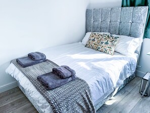 1 bedroom, free WiFi, bed sheets
