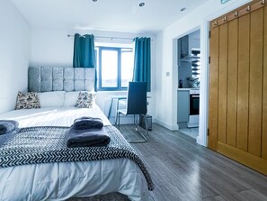 1 bedroom, bed sheets