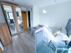 1 bedroom, free WiFi, bed sheets