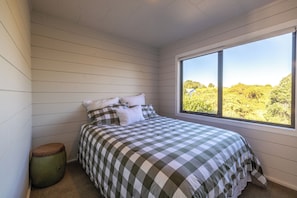 WiFi, bed sheets