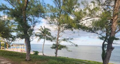 Relax and Unwind at our cozy 1-bedroom Apt, within mins away from the beach