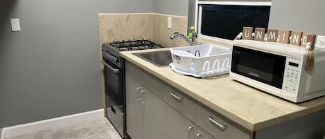 冷蔵庫、電子レンジ、コンロ、ミキサー