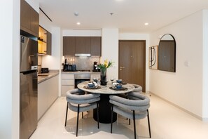 Coffee/tea maker, fridge, microwave, oven