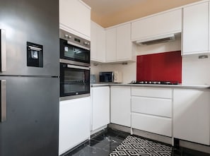 Mikrowelle, Ofen, Herdplatte, Geschirrspüler