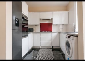 Micro-ondes, four, plaque de cuisson, lave-vaisselle
