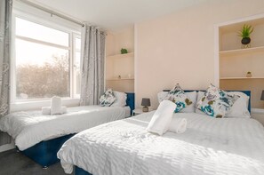 2 bedrooms, iron/ironing board, WiFi, bed sheets