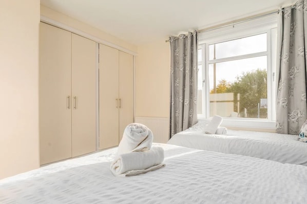 2 chambres, fer et planche à repasser, Wi-Fi, draps fournis