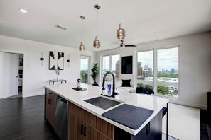 Mikrobølgeovn, ovn, kogeplade, opvaskemaskine