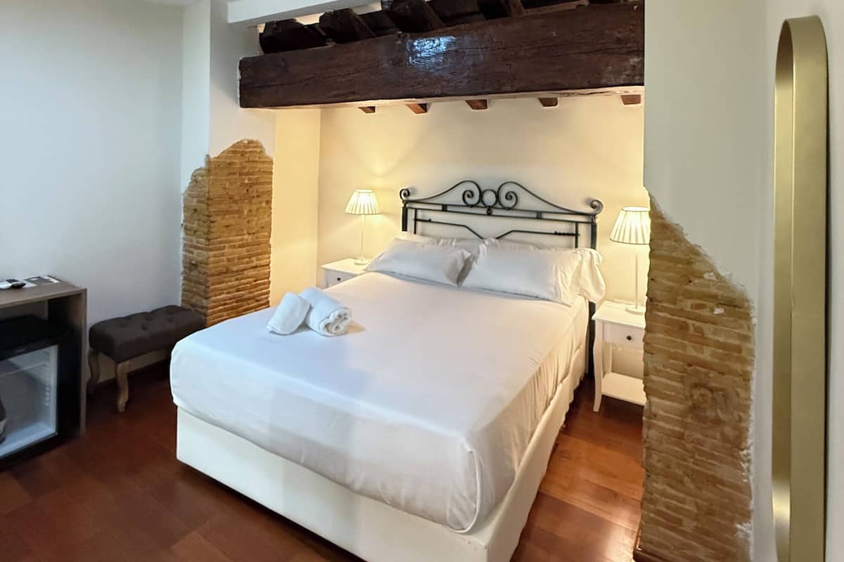 Standard Double Room | Premium bedding, down duvets, Select Comfort beds, minibar