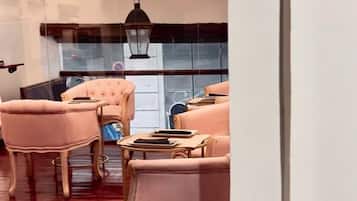 TV LED 40 pollici con canali digitali, Netflix, servizi in streaming