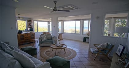 Sunset Break Upstairs Apartment - 7 mins to City, Next to Beach, Quiet & Secure