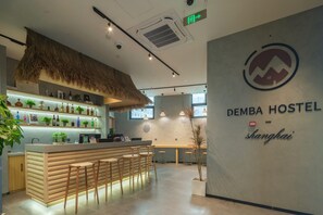 TV - Shanghai Hills&Dengba Youth Hostel (Shanghai)