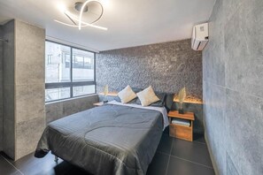 Unclassified image, 4 of 22, button