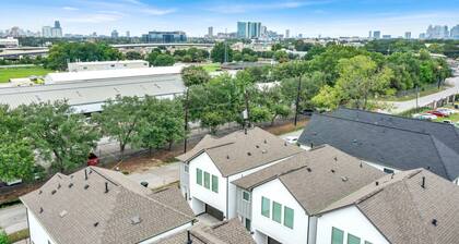 Free Garage Parking with EV Charger! Downtown