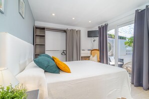 3 bedrooms, iron/ironing board