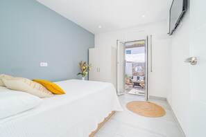 3 chambres, fer et planche à repasser