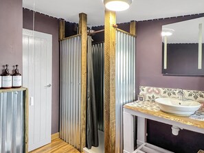 Bathroom - Hedgehogs Lodge, South Molton (South Molton)
