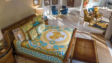 1 soverom, skrivebord, wi-fi (inkludert) og sengetøy