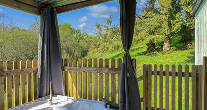 Robins Nest Lodge, South Molton